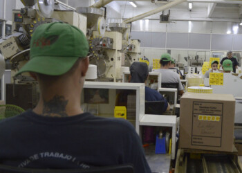 Cooperativa La Hoja superó la crisis por falta de papel filtro y reactivó 100% la producción