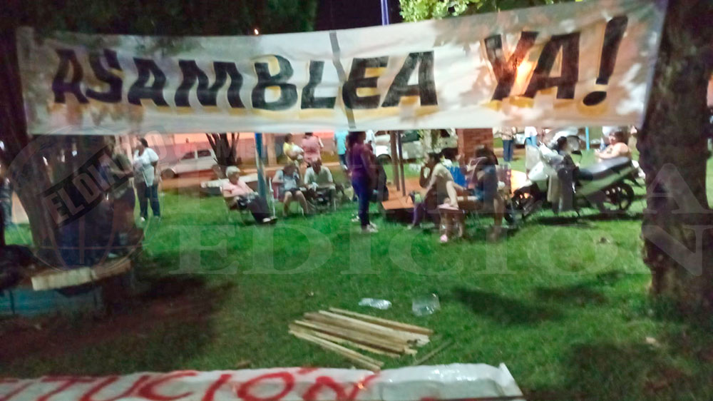 Vecinos de Candelaria realizan una manifestación frente a la COSCAL pidiendo se realice una asamblea de socios