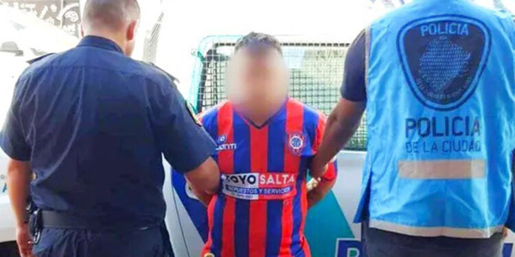 A LA ESPERA DE SER TRASLADADO. El sospechoso está detenido en una comisaría de la localidad bonaerense de Grand Bourg.