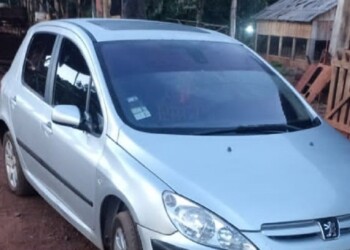 Denunció que una vecina lo estafó y perdió un auto y un tractor