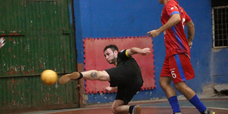 HORA DE JUGAR. Vuelve hoy la competencia oficial de la Asociación. (Foto: Gentileza Sólo Futsal)