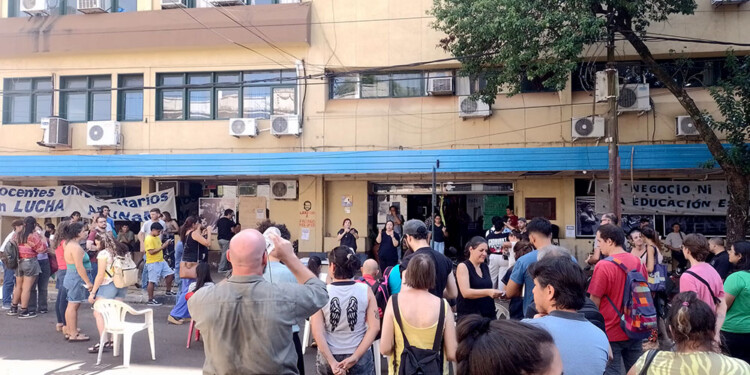 VISIBILIZAR. En el marco del paro, hubo una clase pública en Humanidades.