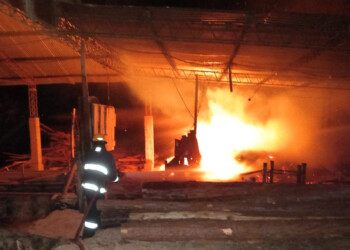 Ardió un aserradero en Panambí y dejó daños materiales