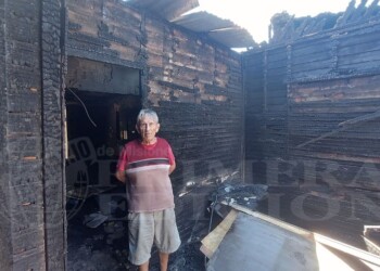 Tiene 76 años, vive con dos niños y perdió todo tras un incendio en su casa: “Son cosas de la vida”