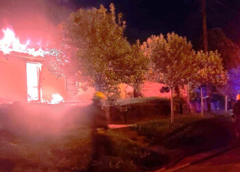 Vinculan el incendio de una casa con una red de venta de autos robados