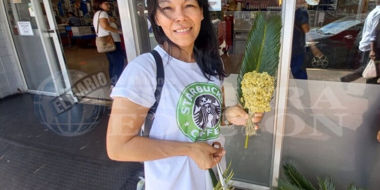 A QUIEN MADRUGA... Palmas y marcela, elementos simbólicos de la iglesia católica para el Domingo de Ramos, ya comenzaron a venderse con buena demanda ayer en Posadas.