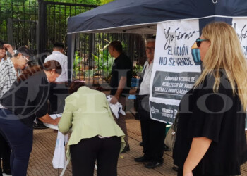 Juntan firmas en Posadas contra la privatización del Banco Nación