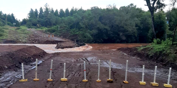 UNA VEZ MÁS. El camino es vecinal pero une las rutas 210 y 103.