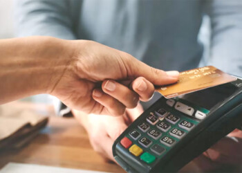 El Gobierno oficializó el cambio en la forma de abonar los consumos con tarjetas