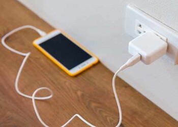 El peligro de dejar cargando el teléfono toda la noche