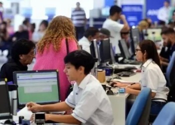 Milei acelera despidos de más empleados públicos y vuelve a cortar recurso estatal