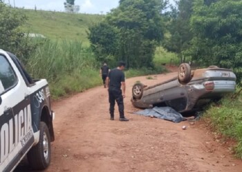 Un muerto tras despiste y vuelco en Colonia Aurora