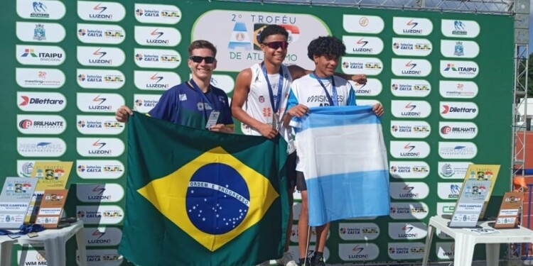 EN EL PODIO. Maximiliano Fleita, de Eldorado, fue tercero en los 400 metros llanos, con una marca de 51.04.