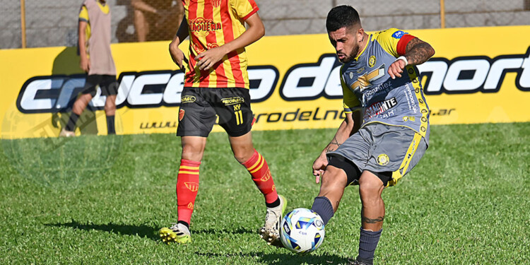 DEUDAS. El Colectivero todavía no pudo ganar y tampoco marcó goles.