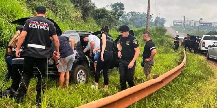 LA ESCENA. Con este vehículo fue embestida la funcionaria.