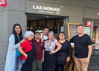 Viral: abrieron un restaurante y contrataron a jubilados para ayudarlos a llegar a fin de mes