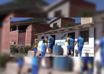 Parada técnica para ir al baño: el insólito momento de Boca en su travesía a Potosí