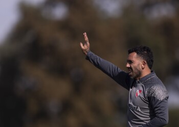 Carlos Tevez se realizó estudios médicos por un dolor en el pecho