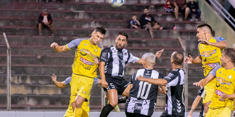 NO PUDO. El Colectivero cayó el último domingo en su visita a Central Norte. (Foto Prensa Central Norte).