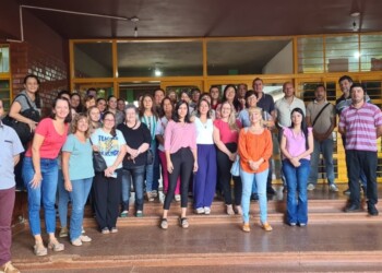 Docentes de la Comercio 2 salieron en defensa de la continuidad de la directora