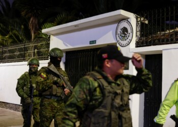 La Cancillería argentina condenó el ingreso de la policía de Ecuador a la embajada de México en Quito