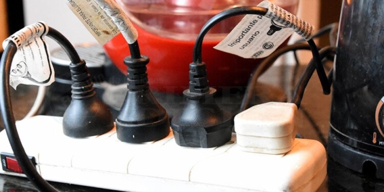 MÁS CARO. Si se tuvo el mismo consumo en marzo que en febrero, por encima de 400 KWh se perdió el subsidio sobre el excedente.