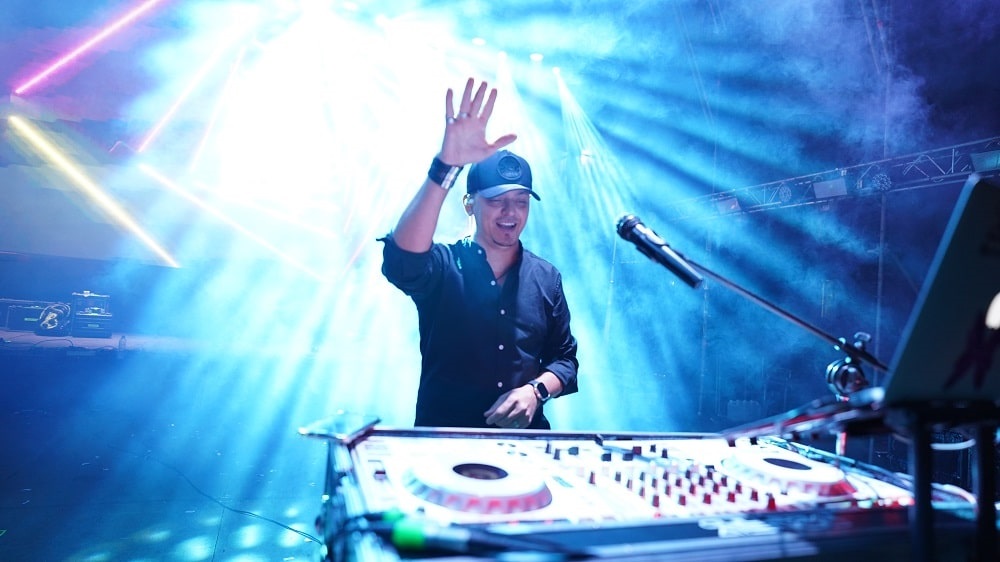 El DJ Guillermo Atencio llevará todo su ritmo a un casamiento en Cancún