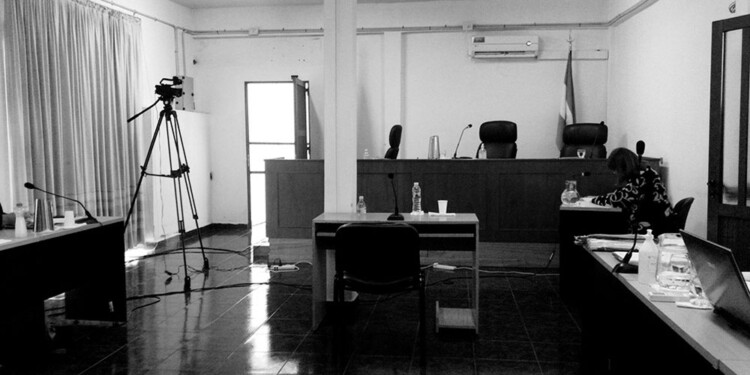 SITIO. La sala de debates del Tribunal Penal de Oberá a la que el acusado será trasladado para estar ante el estrado.