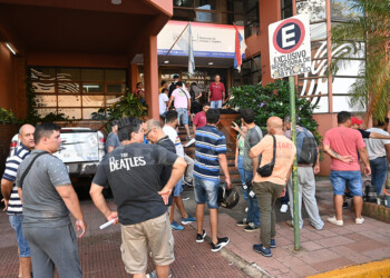 Colectivos: la ausencia de un empleado aplazó el traspaso de personal y retrasa el desembarco de San José