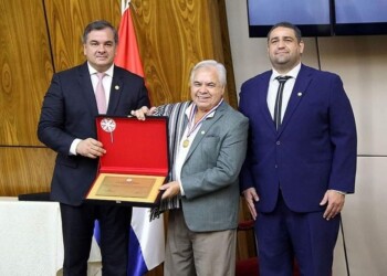Ángel Pato García, distinguido con la Orden al Mérito en Asunción
