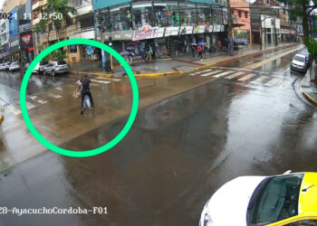 Robó en pleno centro de Posadas y atacó a martillazos a un policía