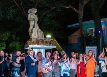 A puro homenaje, se vivió el último adiós a Ramón Ayala en la Bajada Vieja