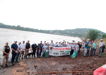 Recolectaron tres toneladas de residuos en la costa del Uruguay