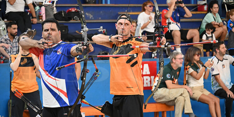 FINAL CON FLECHA DE ORO. En Recurvo Masculino, la categoría se definió con flecha de oro para conocer al ganador.