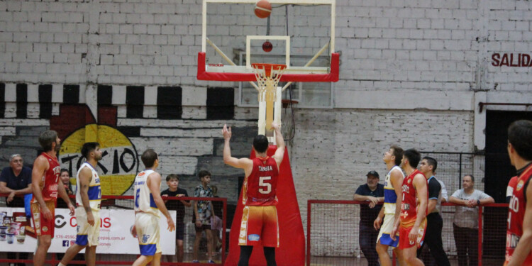 ADENTRO. Dani Tabbia fue el máximo artillero de la noche de ayer con 22 puntos. (Foto Prensa Tokio).