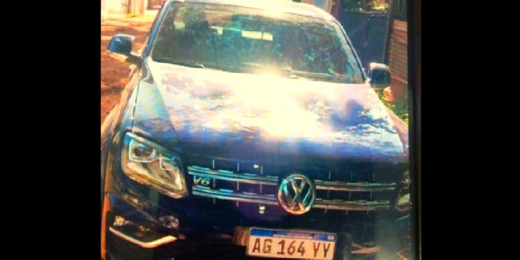 VOLKSWAGEN AMAROK. La camioneta fue encontrada el viernes por la mañana en calle Posadas entre Chile y avenida Urquiza.