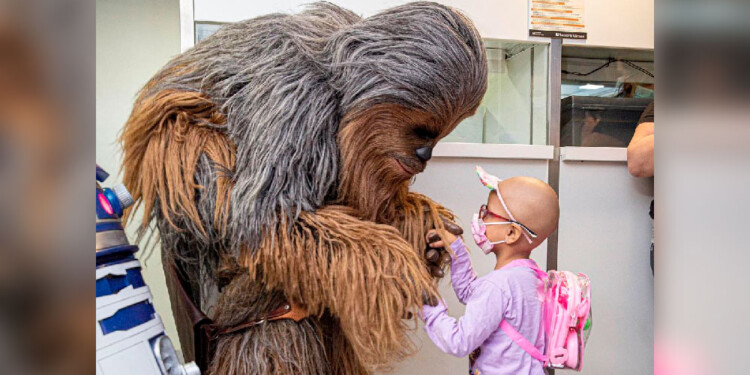 FIN SOLIDARIO. El Chewbacca argentino hace presentaciones a lo largo y ancho del país.