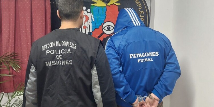 DETENIDO. La policía atrapó al sospechoso en barrio Hermoso de Posadas y busca a dos integrantes de la banda.