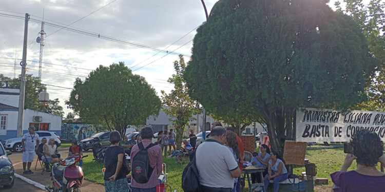 MOVILIZADOS. Los vecinos lograron que el organismo nacional frene la maniobra de la lista que responde a Flores.