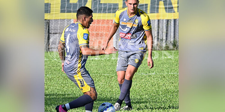 RESPONDIERON BIEN. Ojeda Brítez (de frente) y Vallejos no tuvieron demasiado trabajo en el fondo.