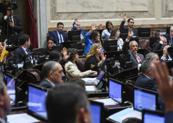 Tras el escándalo, buscarán retrotraer el aumento de los sueldos de los senadores