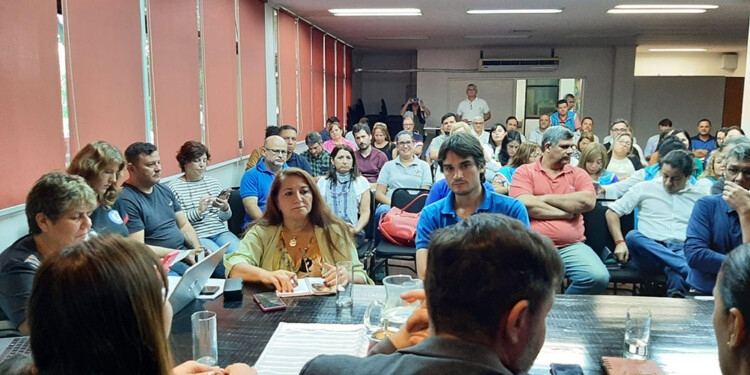 EN LUCHA. Docentes señalaron que el incremento es insuficiente y convocaron a un paro para la próxima semana.