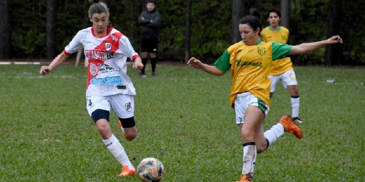 A PREPARARSE. Las chicas ya palpitan lo que será el certamen nacional.