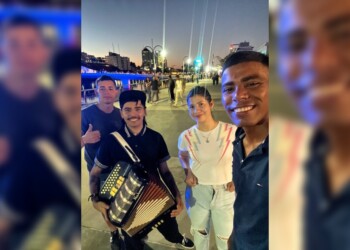 Video: se pusieron a tocar chamamé en lugares emblemáticos de Buenos Aires y se volvieron virales