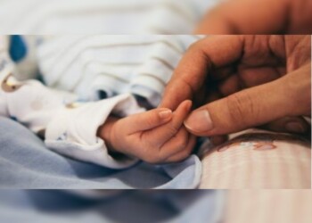 Una beba fue declarada muerta al nacer y “resucitó” en su funeral