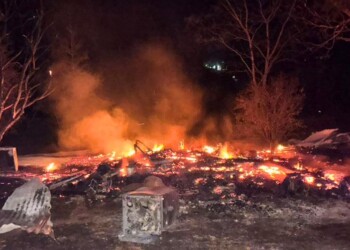 El fuego consumió dos viviendas familiares en El Soberbio y Puerto Libertad