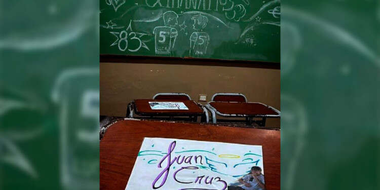 DESPEDIDA. Compañeros despidieron a los dos estudiantes fallecidos del Colegio Santa María de Posadas.