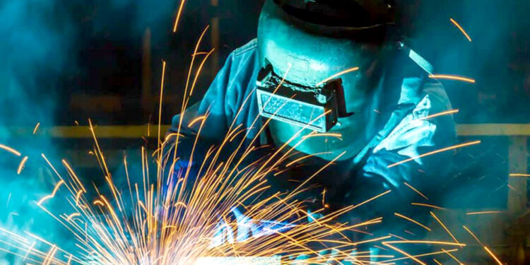 COMPLEJO. Se revirtió el escenario tras la decisión nacional de frenar la obra pública, que afectó fuerte a las empresas.