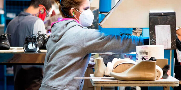 TRABAJADORAS. La provincia de Misiones tiene los indicadores más altos del país de mujeres que trabajan.