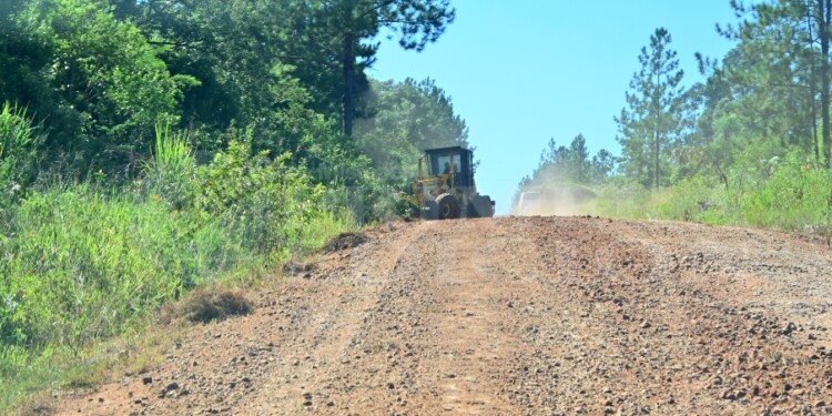 CAMINOS TERRADOS. Representan el mayor costo para los municipios, por los kilómetros y el costo del gasoil.